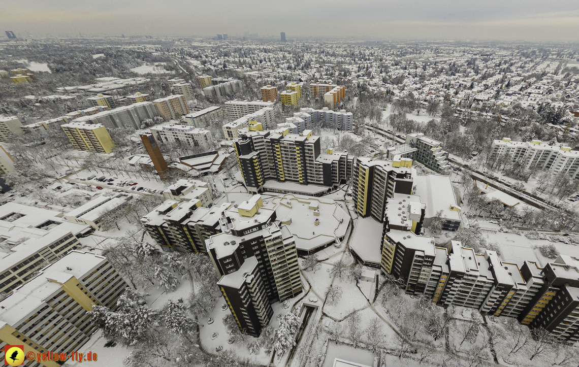 04.12.2021 - Karl-Marx-Ring und Marx-Zentrum in Neuperlach